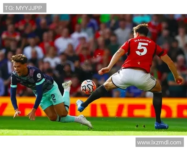 欧冠激战：里昂逆转曼联引发争议判罚全场沸腾